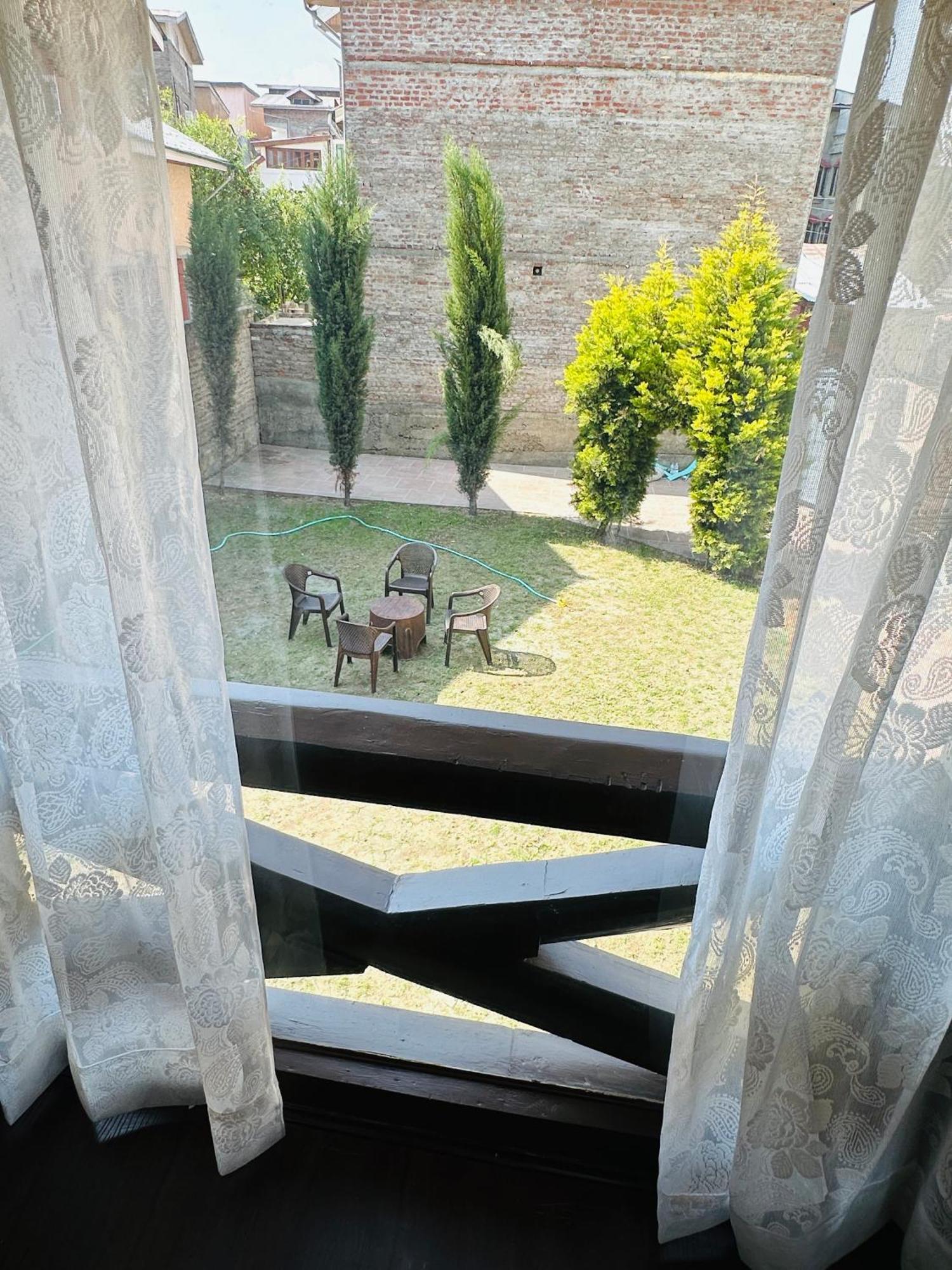 Hotel The Chinar Retreat Hut Srīnagar Exteriér fotografie